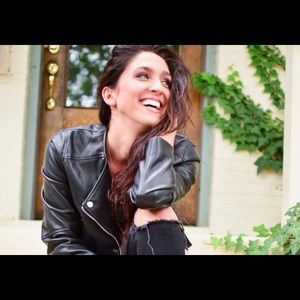 Meet your Posher, Hilliary